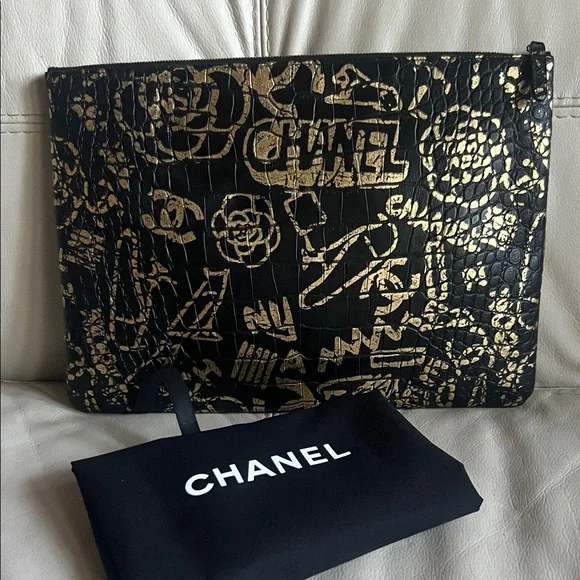 CHANEL EGYPTIAN Graphic Clutch - Picture 3 of 9